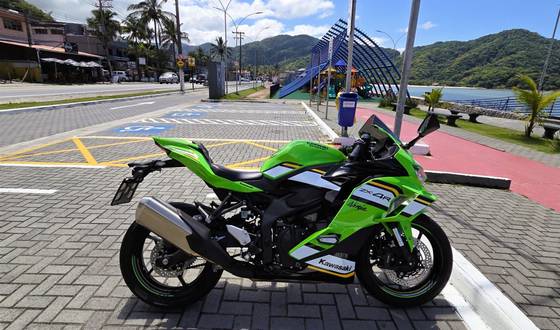 KAWASAKI NINJA ZX-4R 